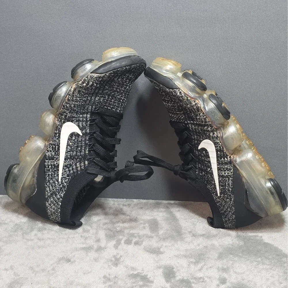 Size 7 - Nike Air VaporMax Flyknit 3 Oreo W